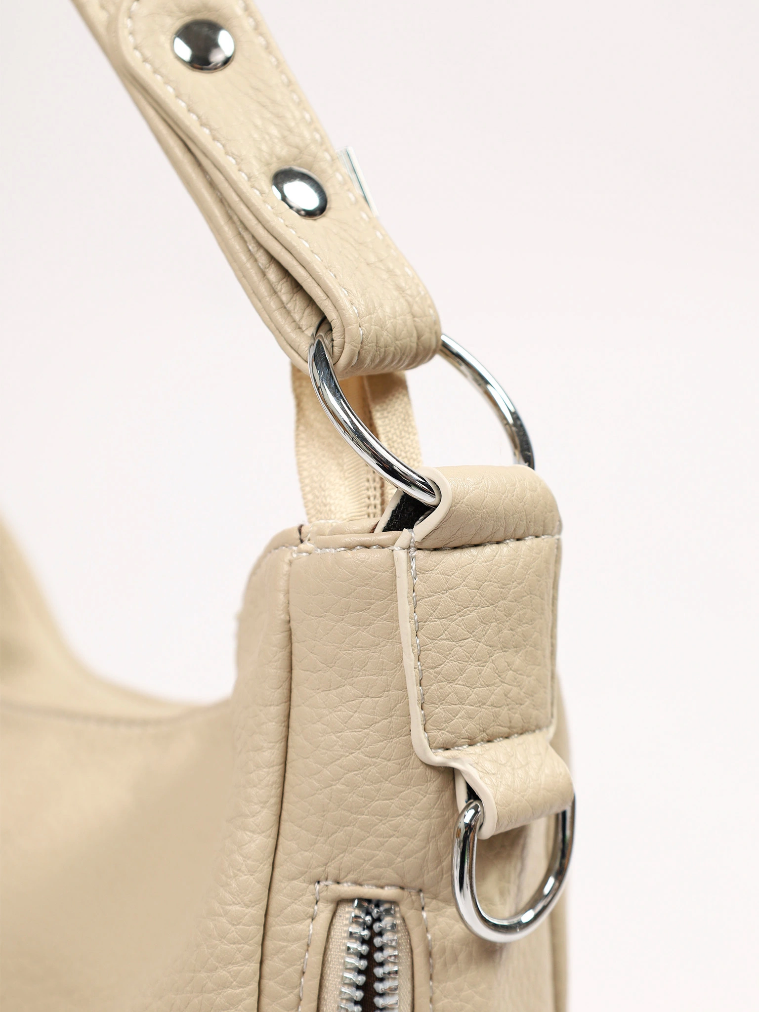 Сумка-шоппер  с боковыми карманами и декоративными пуллерами в ассортименте